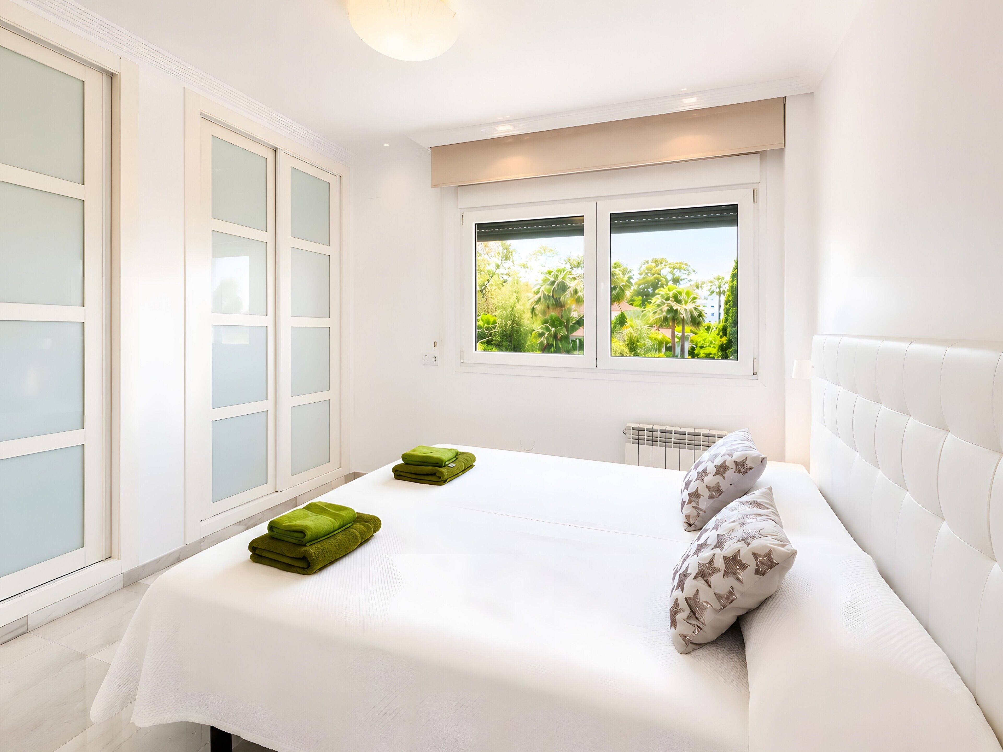 5 chambres, fer et planche à repasser, Wi-Fi gratuit, draps fournis