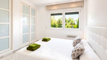 5 chambres, fer et planche à repasser, Wi-Fi gratuit, draps fournis