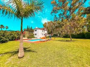Exterior - Villa 'Gran Cerca De Puerto Banús' with Mountain Views, Wi-Fi, and Air Conditioning (Marbella)