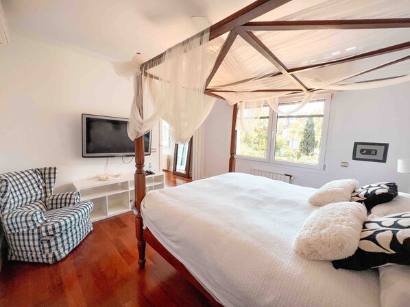 5 bedrooms, iron/ironing board, free WiFi, bed sheets