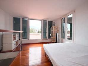 5 bedrooms, iron/ironing board, free WiFi, bed sheets - Villa 'Gran Cerca De Puerto Banús' with Mountain Views, Wi-Fi, and Air Conditioning (Marbella)