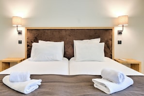 1 habitación, tabla de planchar con plancha, wifi gratis y ropa de cama