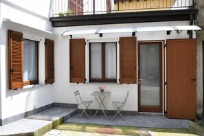 Outdoor dining - Holiday Apartment "La Casetta tra laghi e montagne" (Cesana Brianza)