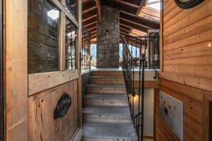 Interior - Chalet 'Familial Meribel 1600' with Mountain View, Balcony and Wi-Fi (Les Allues)