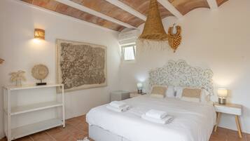 4 makuuhuonetta, silitysrauta/-lauta, ilmainen Wi-Fi, vuodevaatteet