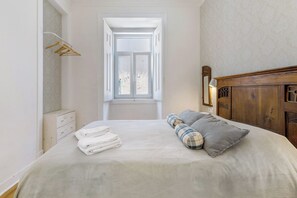 2 quartos, ferros/tábuas de passar roupa, Wi-Fi de cortesia