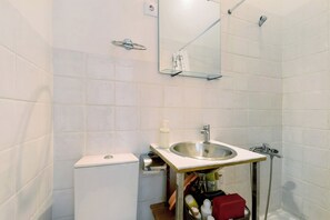 Dusch, hårtork och handdukar