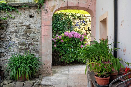 Cantina Romanese Apartment with Mountain View, Private Garden and Wi-Fi