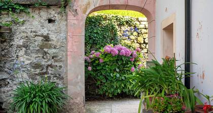 Cantina Romanese Apartment with Mountain View, Private Garden and Wi-Fi