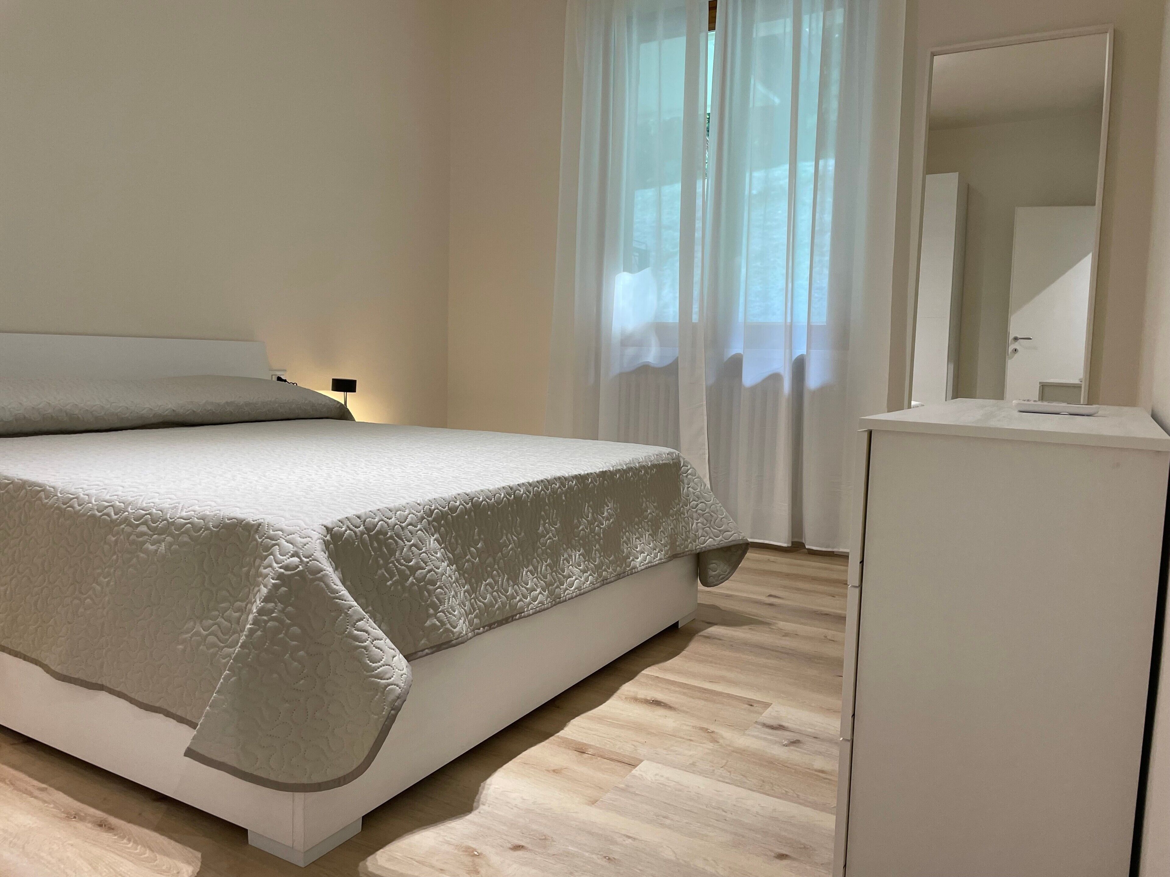 2 bedrooms, iron/ironing board, free WiFi