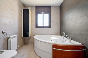 Shower, towels