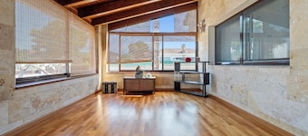 Casa de vacaciones 'La Mediterranea Village' con vistas a la montaña, Wi-Fi y aire acondicionado