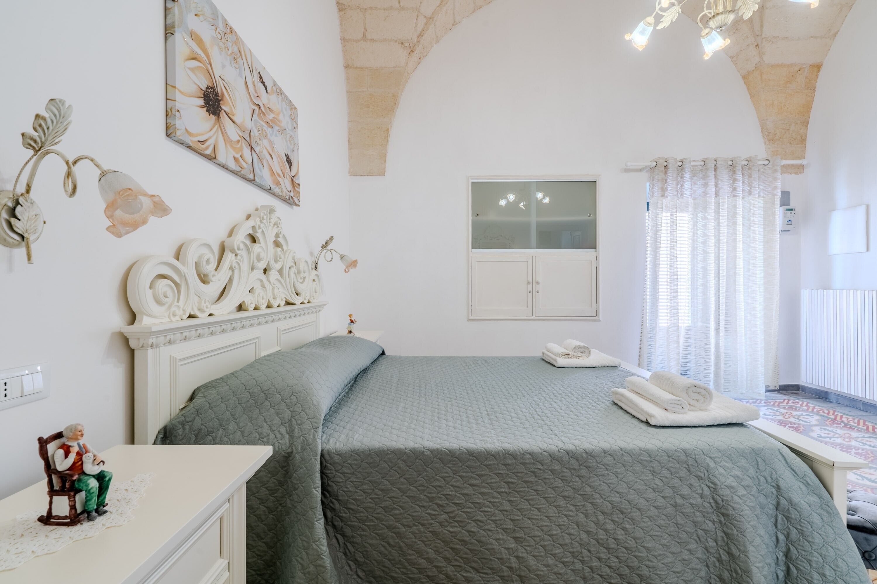 2 bedrooms, bed sheets