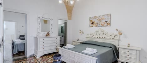 2 bedrooms, bed sheets