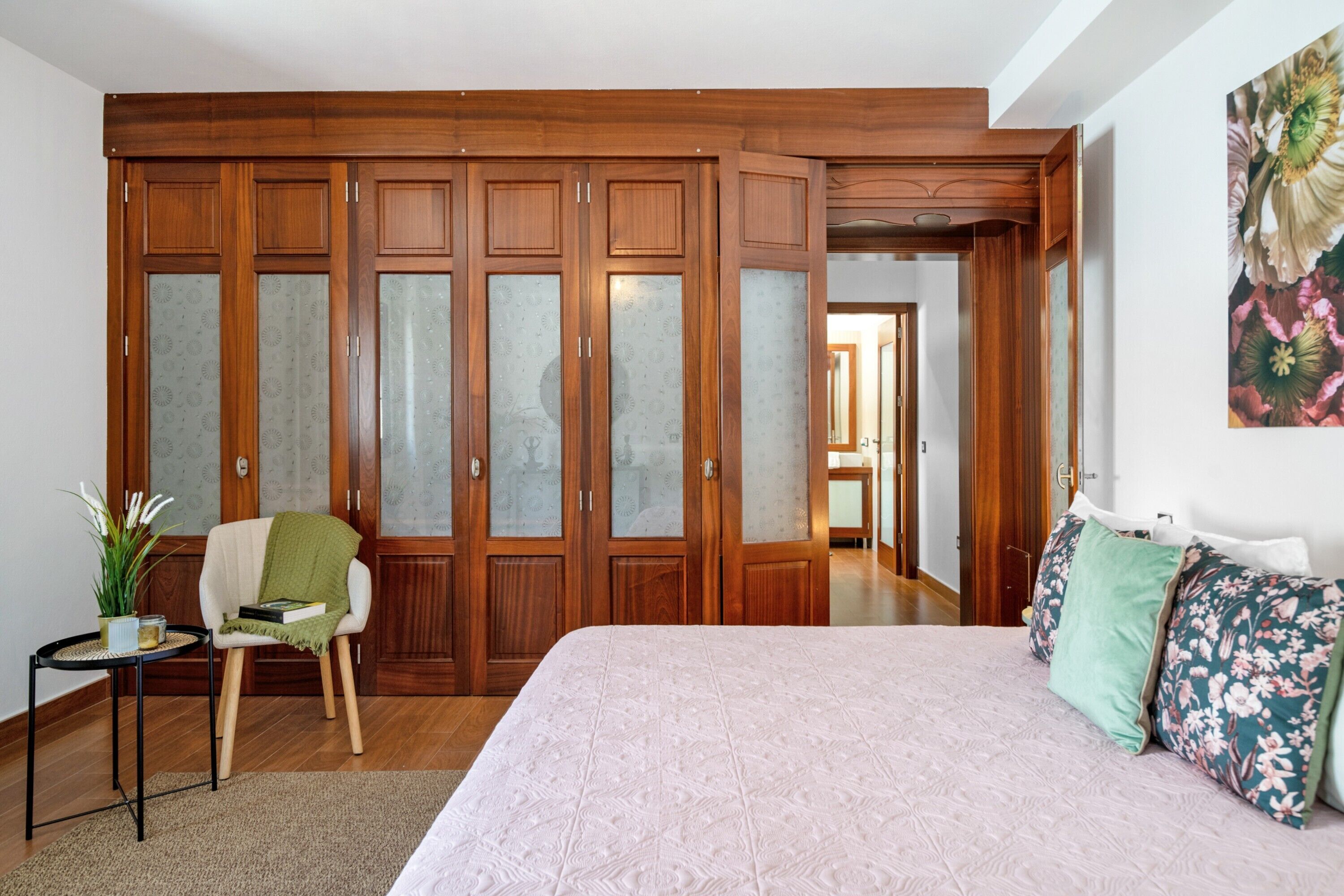 3 bedrooms, iron/ironing board, free WiFi, bed sheets