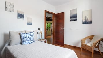 3 chambres, fer et planche à repasser, Wi-Fi gratuit, draps fournis