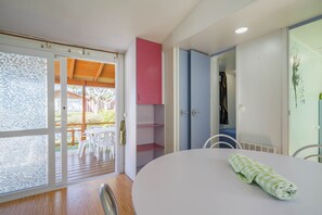 Dining - Bungalow 'E' with Private Pool, Private Terrace and Wi-Fi (Pontevedra)