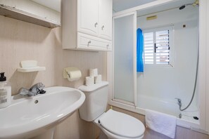 Douche, serviettes fournies