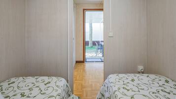 3 slaapkamers, een strijkplank/strijkijzer, gratis wifi, beddengoed