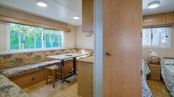 3 chambres, fer et planche à repasser, Wi-Fi gratuit, draps fournis