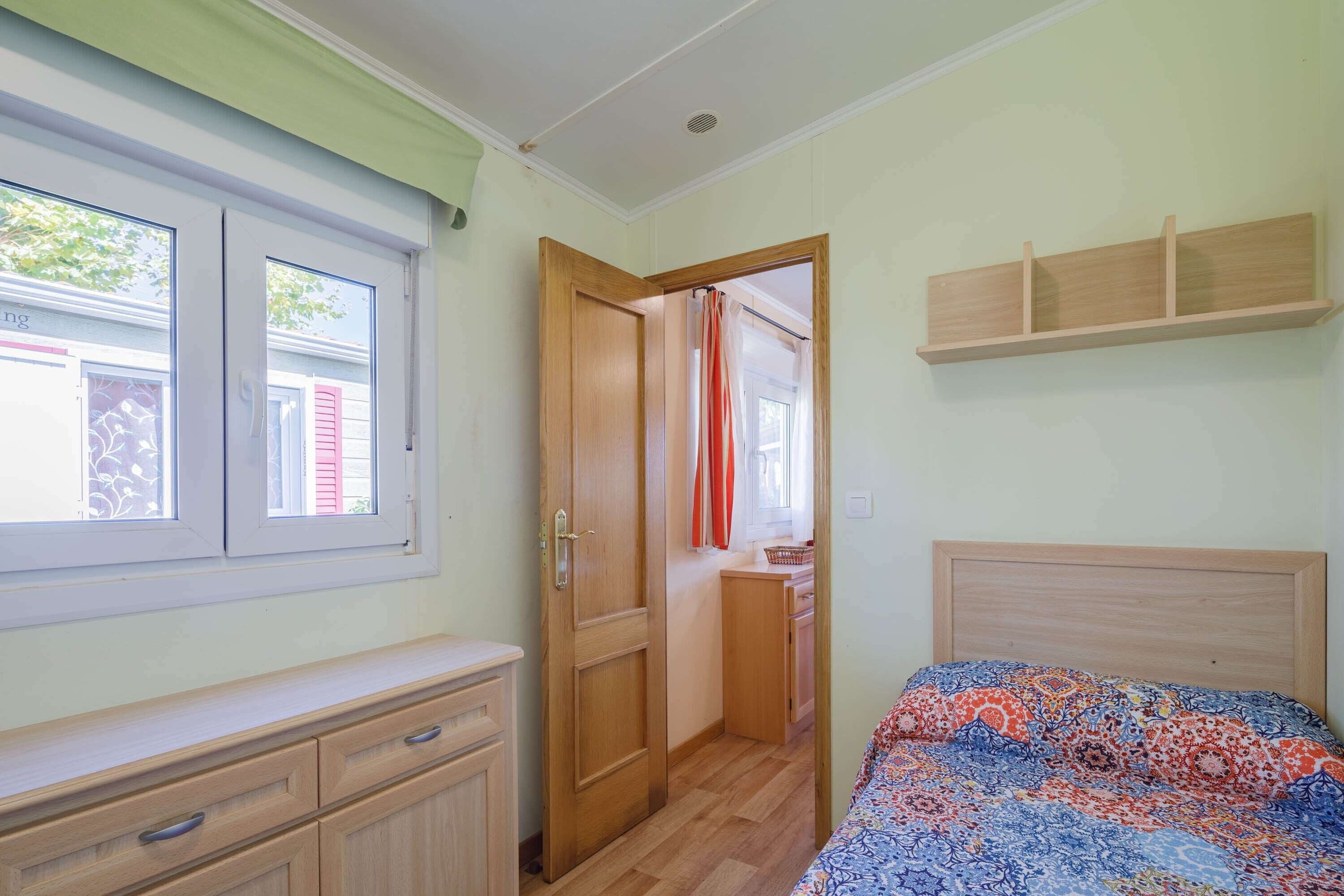 2 chambres, fer et planche à repasser, Wi-Fi gratuit, draps fournis
