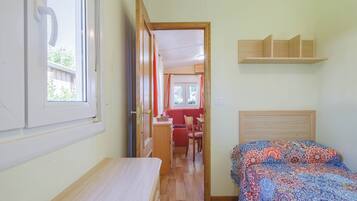 2 slaapkamers, een strijkplank/strijkijzer, gratis wifi, beddengoed