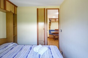 A bedroom with a bed, a wardrobe, and a view into a dining area. - Bungalow 'B' with Private Pool, Private Terrace and Wi-Fi (Pontevedra)
