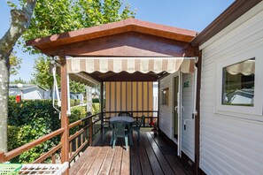 Outdoor dining - Bungalow 'A' with Private Pool, Private Terrace and Wi-Fi (Pontevedra)