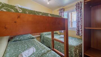 2 slaapkamers, een strijkplank/strijkijzer, gratis wifi, beddengoed