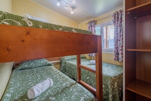 2 bedrooms, iron/ironing board, free WiFi, bed sheets - Bungalow 'D' with Private Pool, Private Terrace and Wi-Fi (Pontevedra)