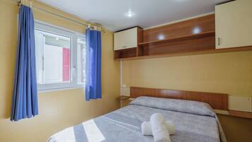 2 slaapkamers, een strijkplank/strijkijzer, gratis wifi, beddengoed