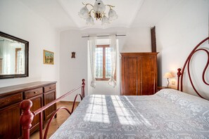 4 bedrooms, free WiFi, bed sheets