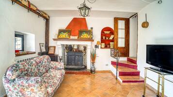 TV, fireplace, stereo