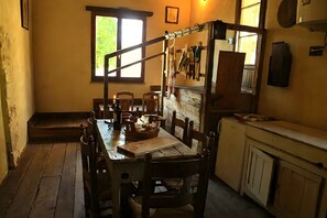 A rustic kitchen with wooden furniture, a large window, and a wooden beam structure. - Apartment 'Col Di Metino' with Mountain View, Private Garden and Wi-Fi (Gualdo Tadino)