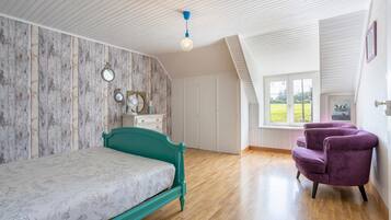 3 chambres, fer et planche Ă repasser, draps fournis