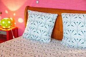 3 habitaciones, tabla de planchar con plancha y ropa de cama 