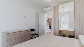 1 bedroom, bed sheets
