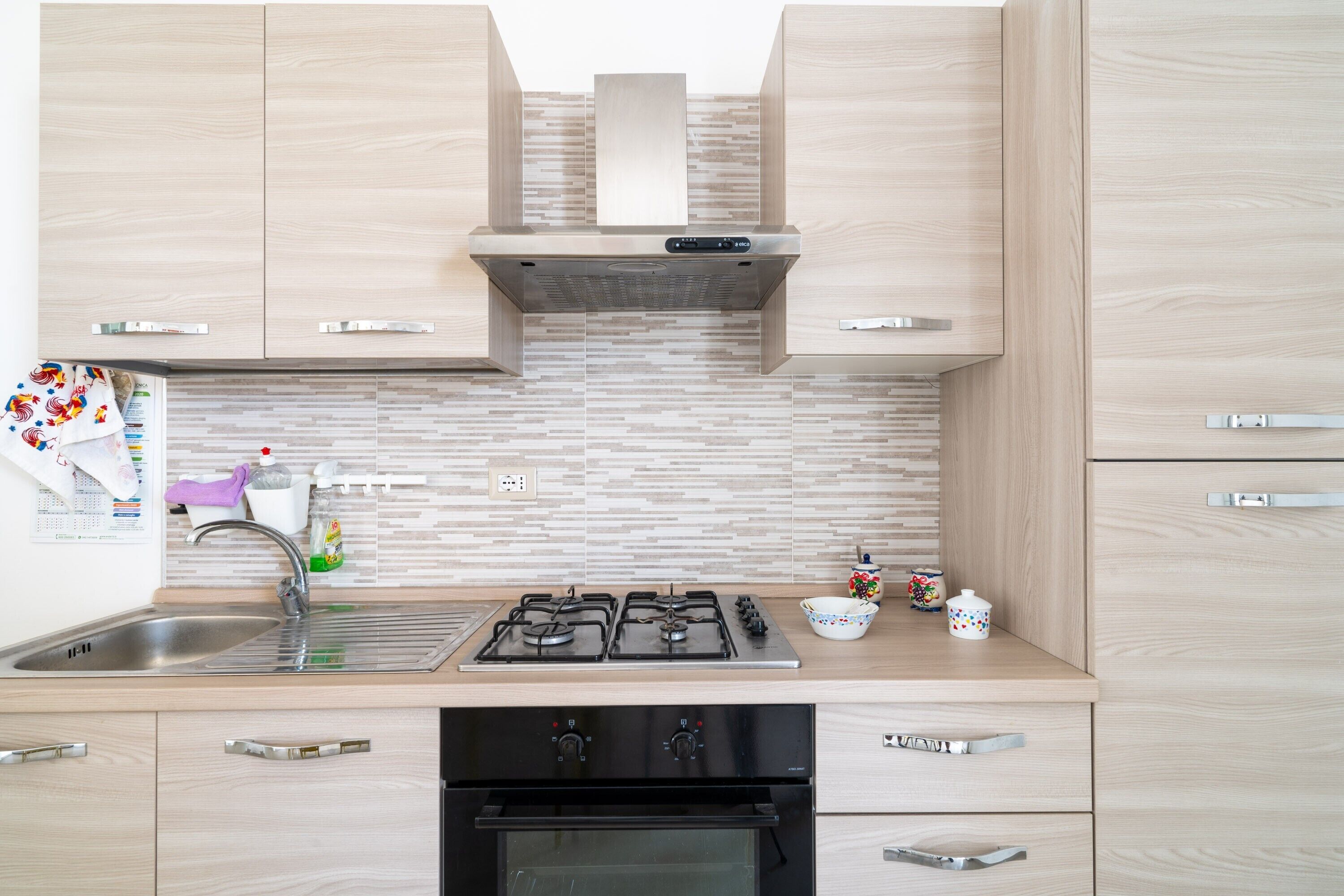 Réfrigérateur, four, plaque de cuisson