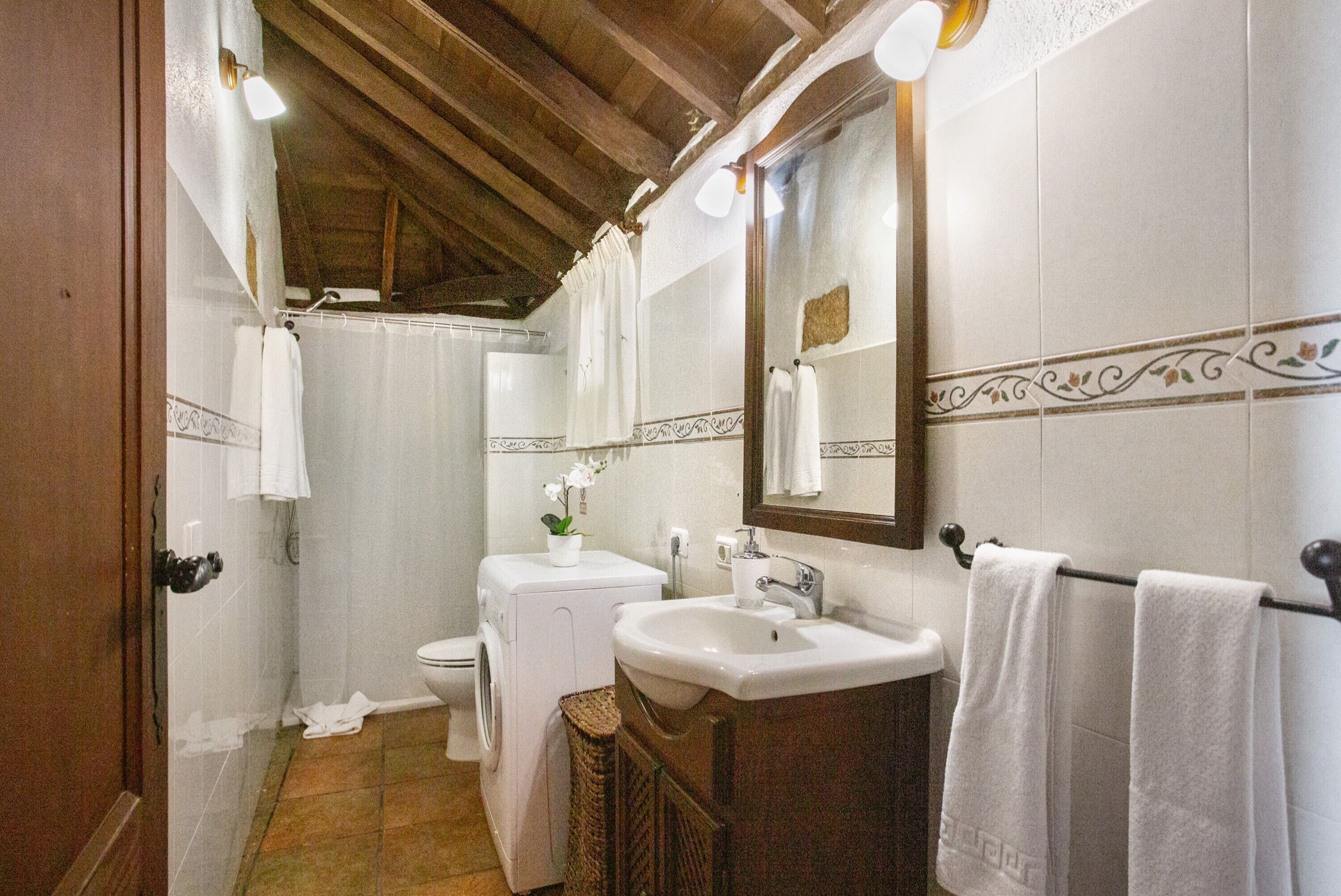 Een douche, een haardroger, handdoeken