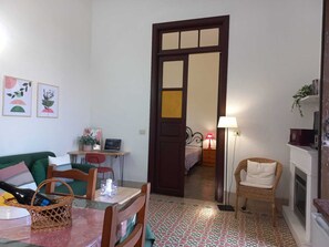 1 chambre, fer et planche Ă repasser, Wi-Fi gratuit, draps fournis