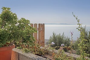 Property grounds - 'Casa Rural La Verita' with Sea View, Private Terrace and Wi-Fi (La Sombrera)