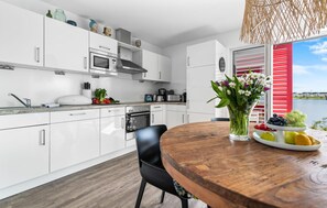 Fridge, microwave, oven, stovetop - Pet friendly apartment in Olpenitz (Olpenitz)