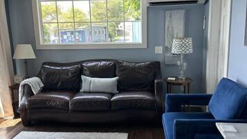 Smart-TV, DVD-Player, Bücher