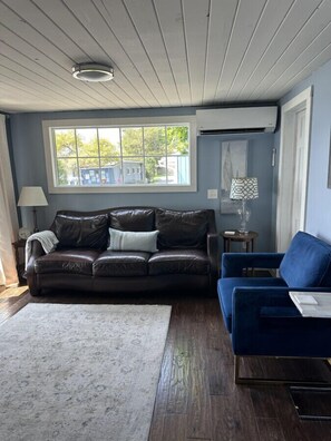 Smart-TV, DVD-Player, Bücher