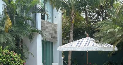 Villa Cinco Acapulco Diamante a few steps away from the sea to see the best sunset in the world