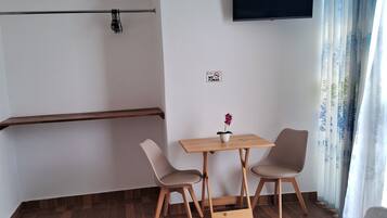 1 habitación, wifi y ropa de cama