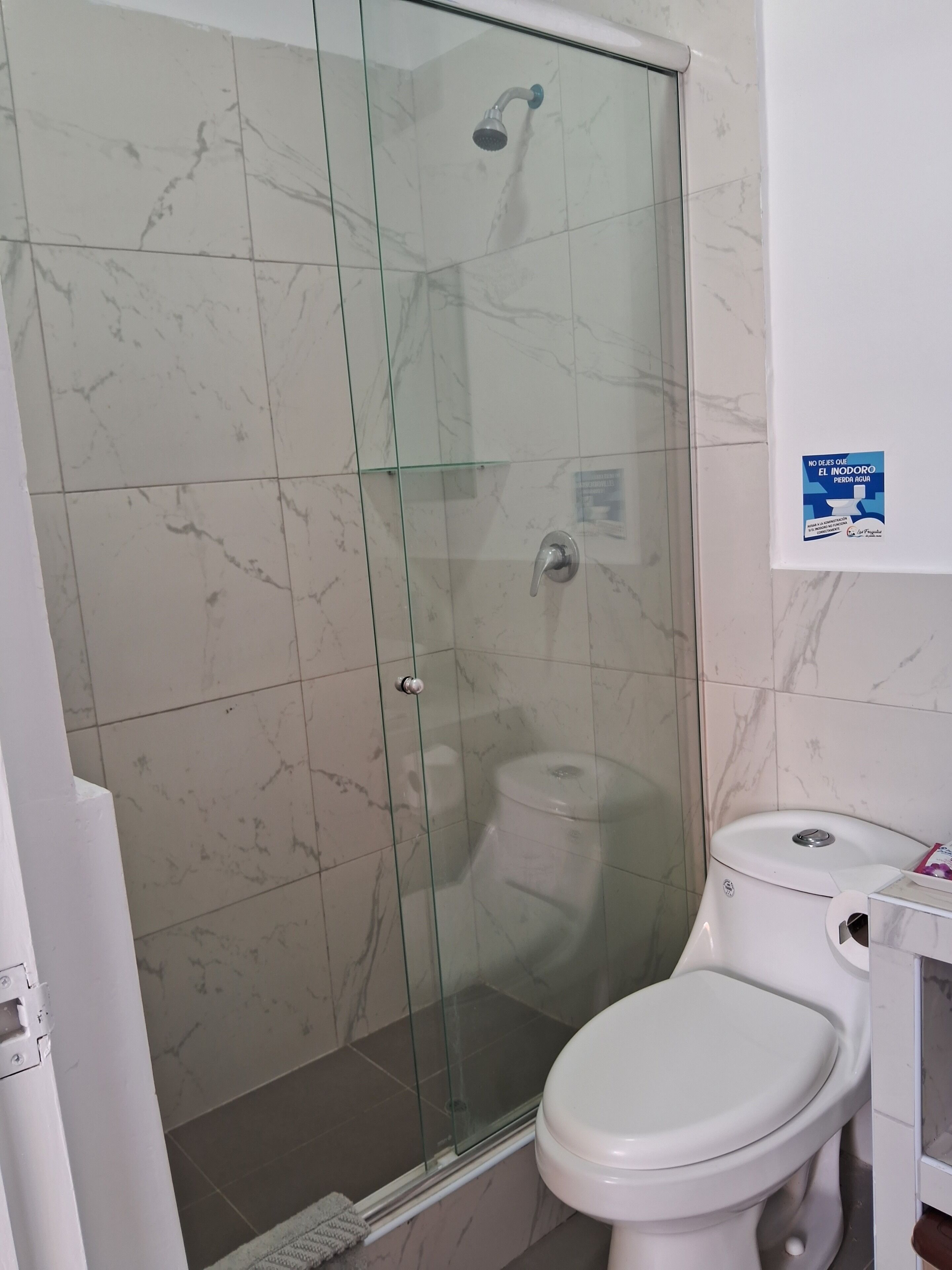 تجهيزات دش، مجففات شعر، مناشف، صابون