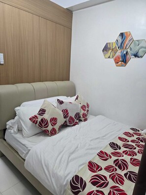 1 habitación, escritorio, tabla de planchar con plancha y wifi gratis 