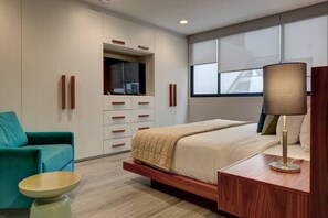 Silitysrauta/-lauta, vauvan matkasänky, Wi-Fi, vuodevaatteet