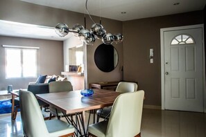 Dining - Mr. W | Cute, Renewed Roma Apartment (Ciudad de México)